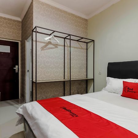 Reddoorz Plus Near Lippo Cikarang Mall ブカシ エクステリア 写真