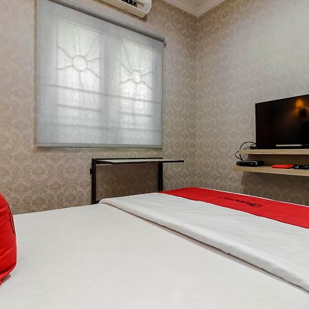 Reddoorz Plus Near Lippo Cikarang Mall ブカシ エクステリア 写真