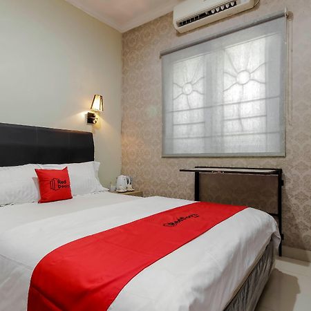 Reddoorz Plus Near Lippo Cikarang Mall ブカシ エクステリア 写真