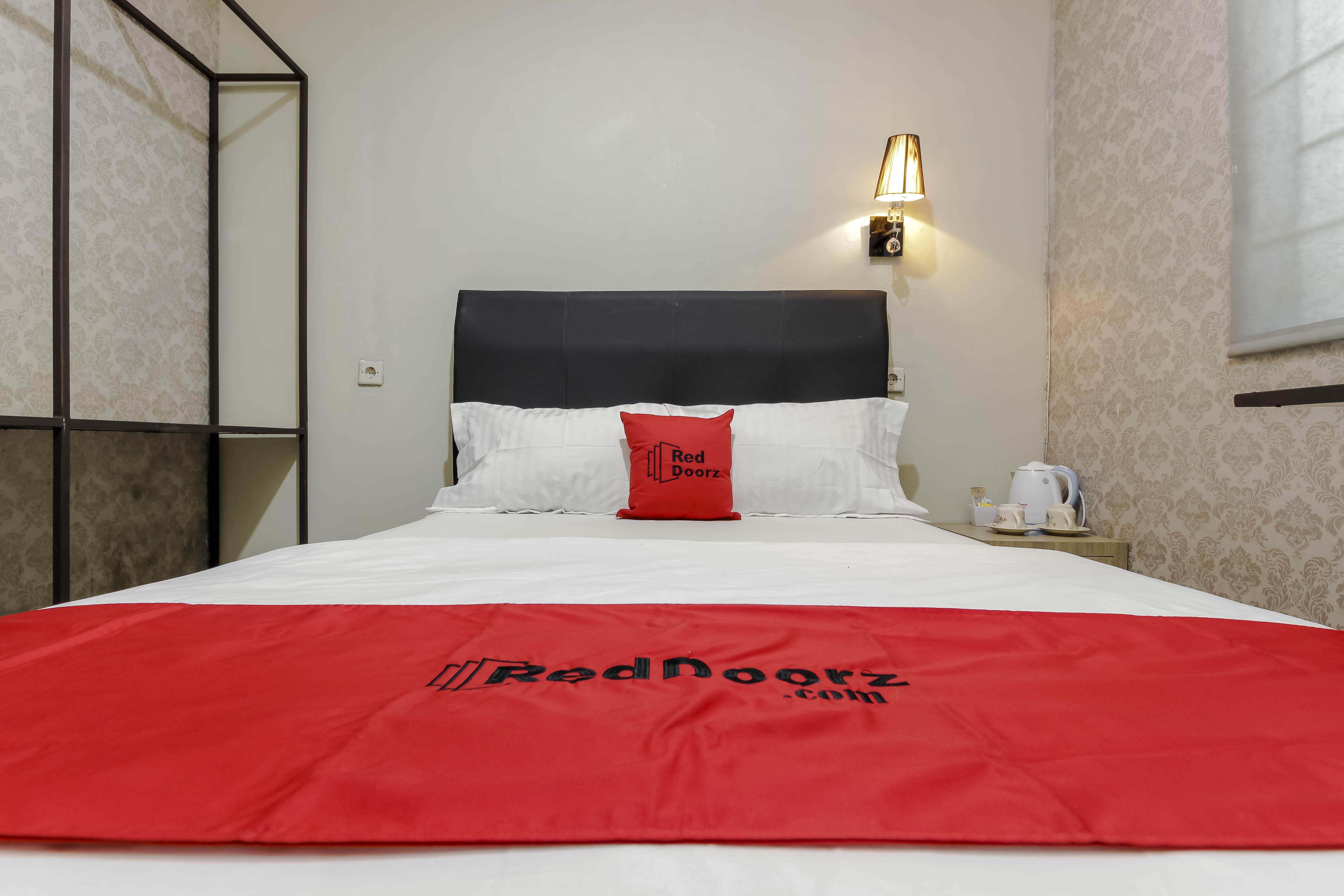 Reddoorz Plus Near Lippo Cikarang Mall ブカシ エクステリア 写真