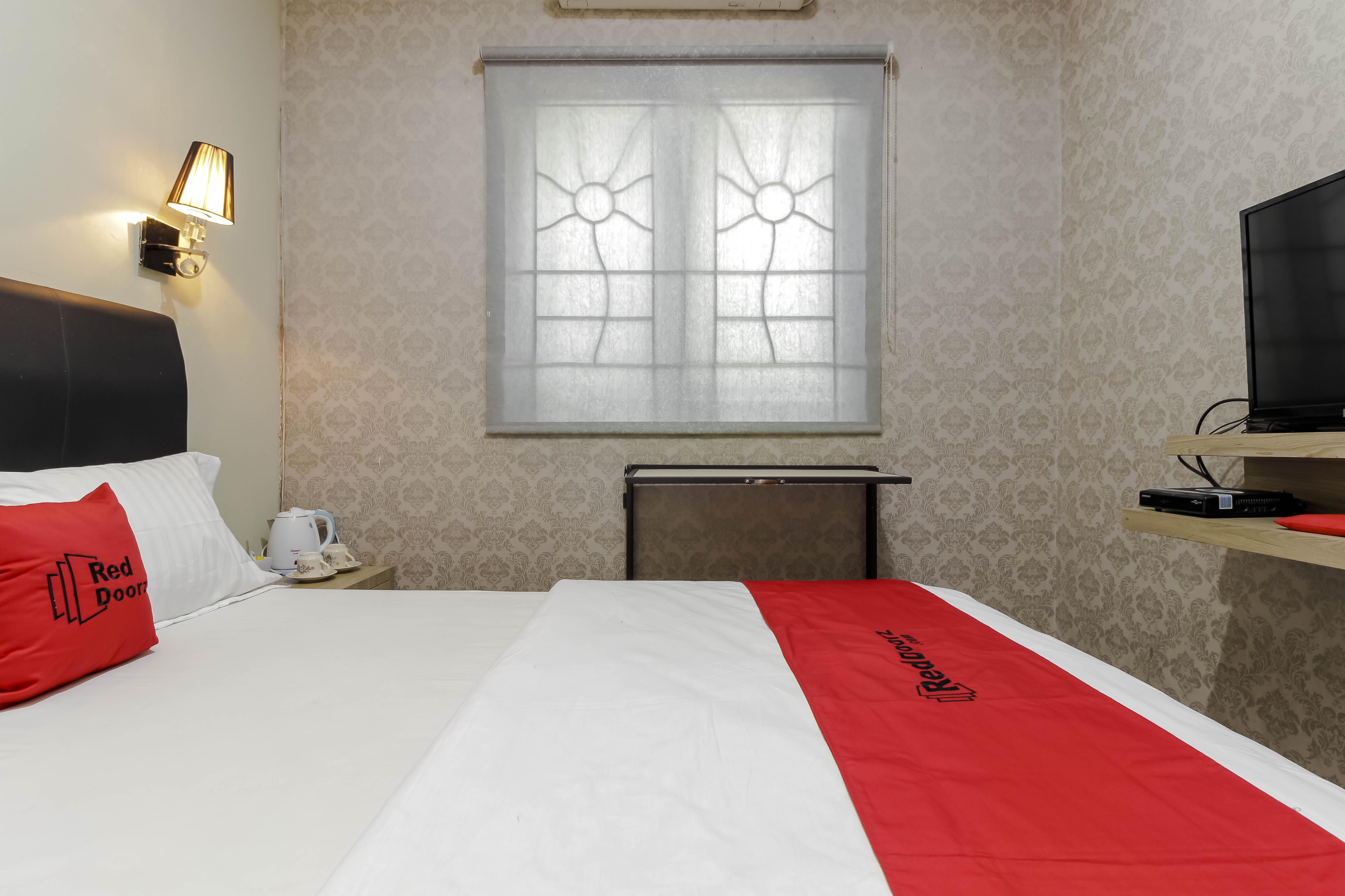Reddoorz Plus Near Lippo Cikarang Mall ブカシ エクステリア 写真