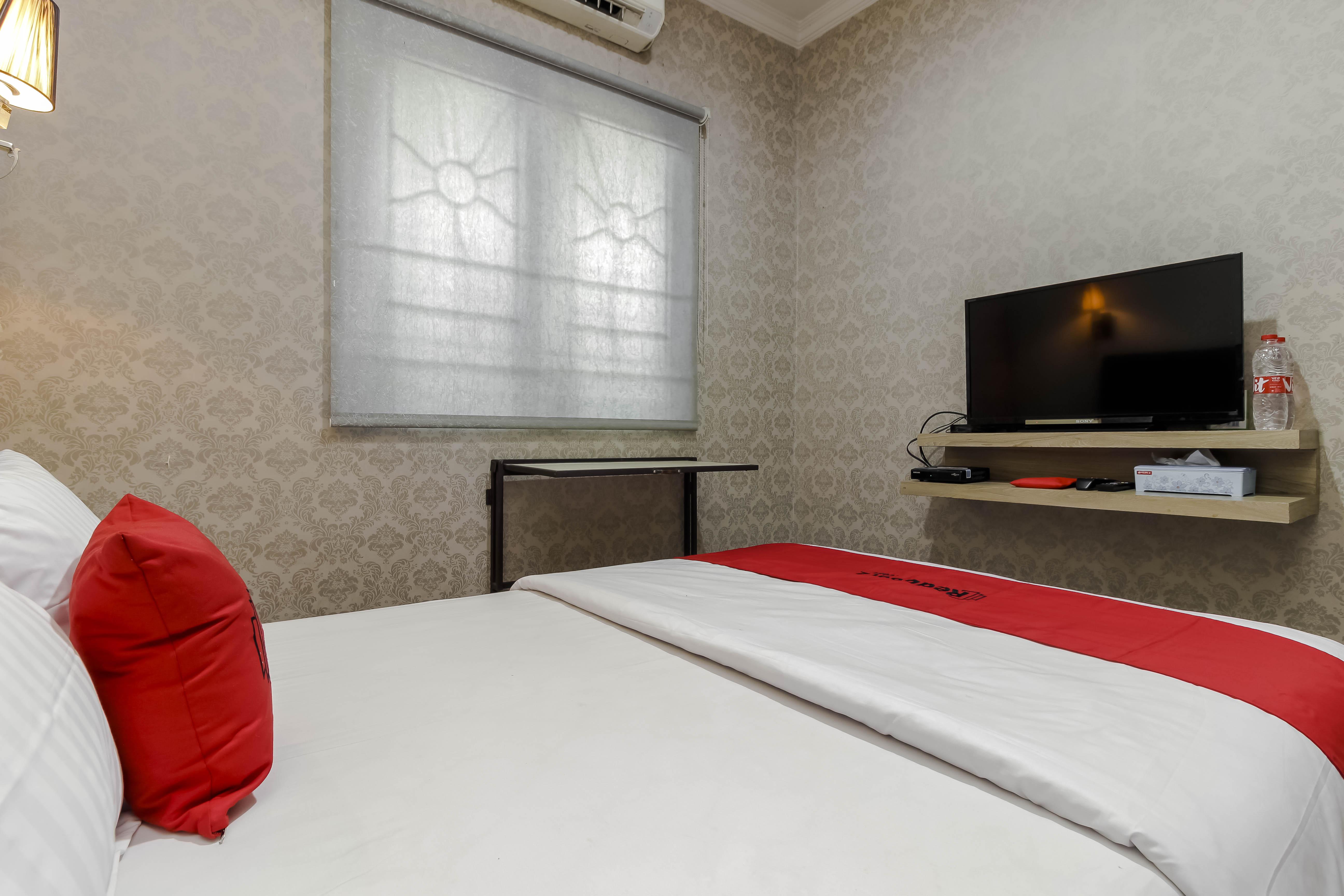 Reddoorz Plus Near Lippo Cikarang Mall ブカシ エクステリア 写真
